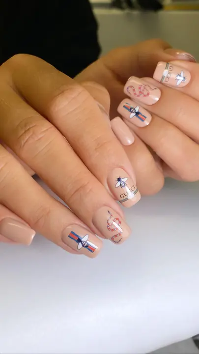 Nude manicure with fine line art