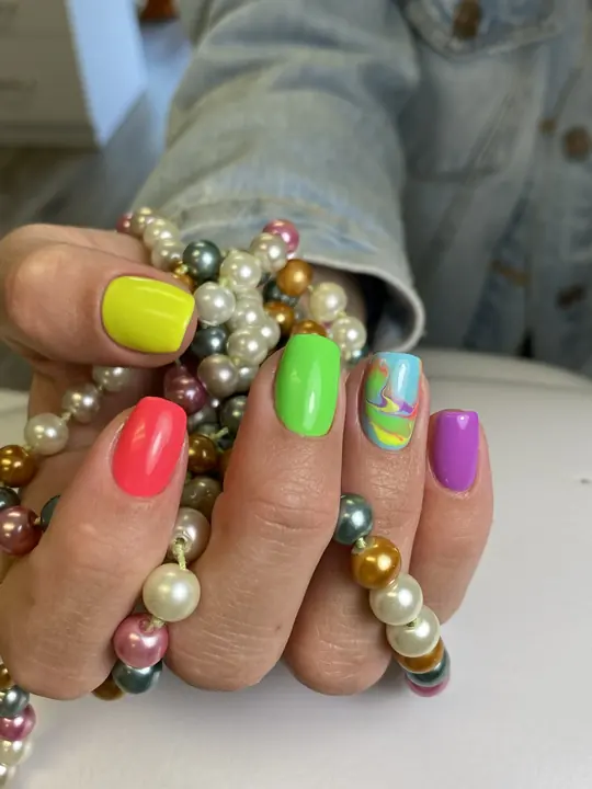 Neon multicolor gel manicure